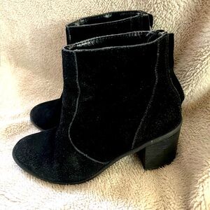 Black ankle high boots size 7